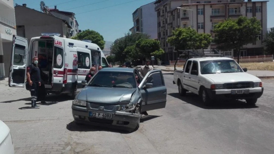 Elazığ'da trafik kazası: 4 yaralı