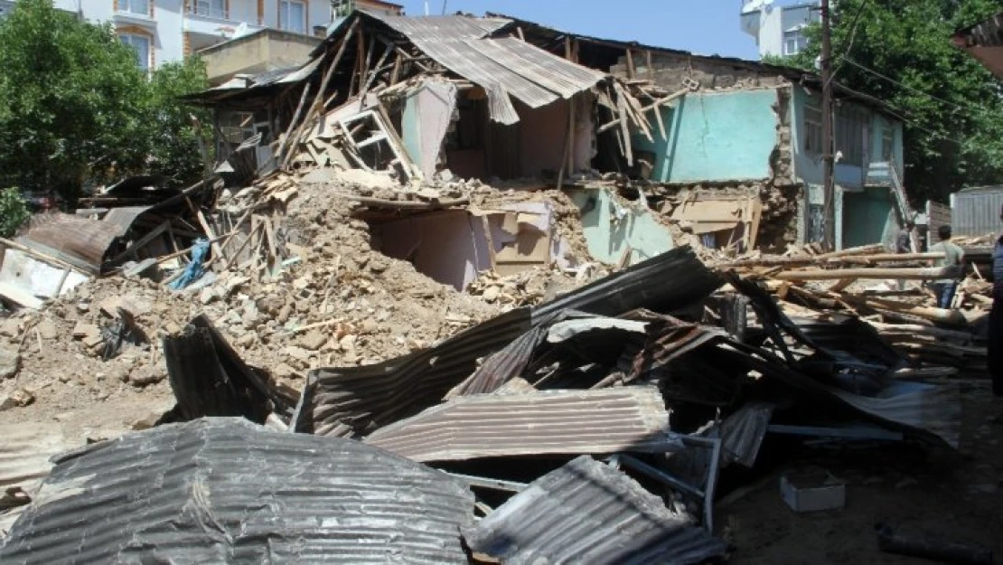 Elazığ'daki sel ve su taşkınları hasara neden oldu