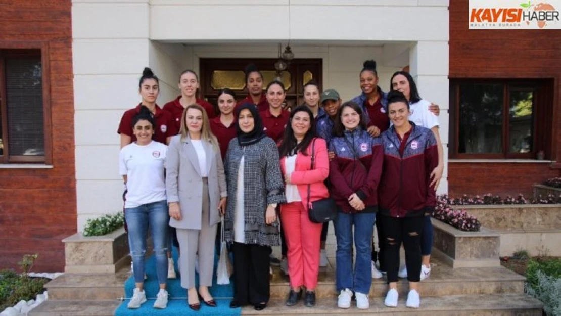 Elazığ'ın basketbol takımını, Berihan Kaldırım ağırladı