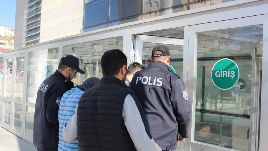 Elazığ polisi 2 hırsızlık şüphelisini suç üstü yakaladı