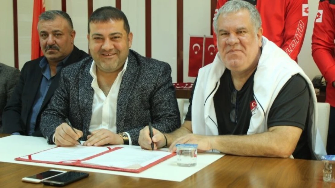 Elazığspor'da Levent Eriş imzayı attı