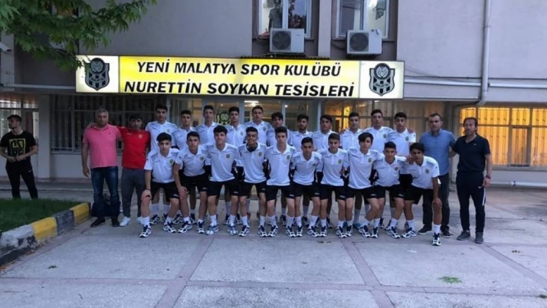 Evkur Yeni Malatyaspor U15 takımı Antalyaspor'u 1-0 yendi