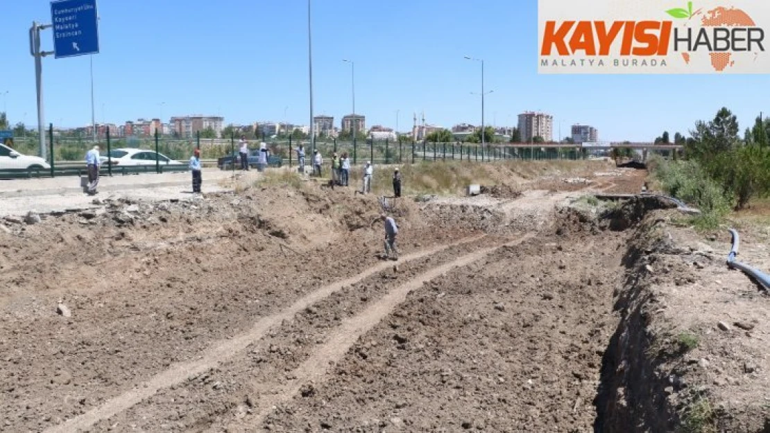 Evlerine ulaşmak için 1 kilometre yürüyorlar