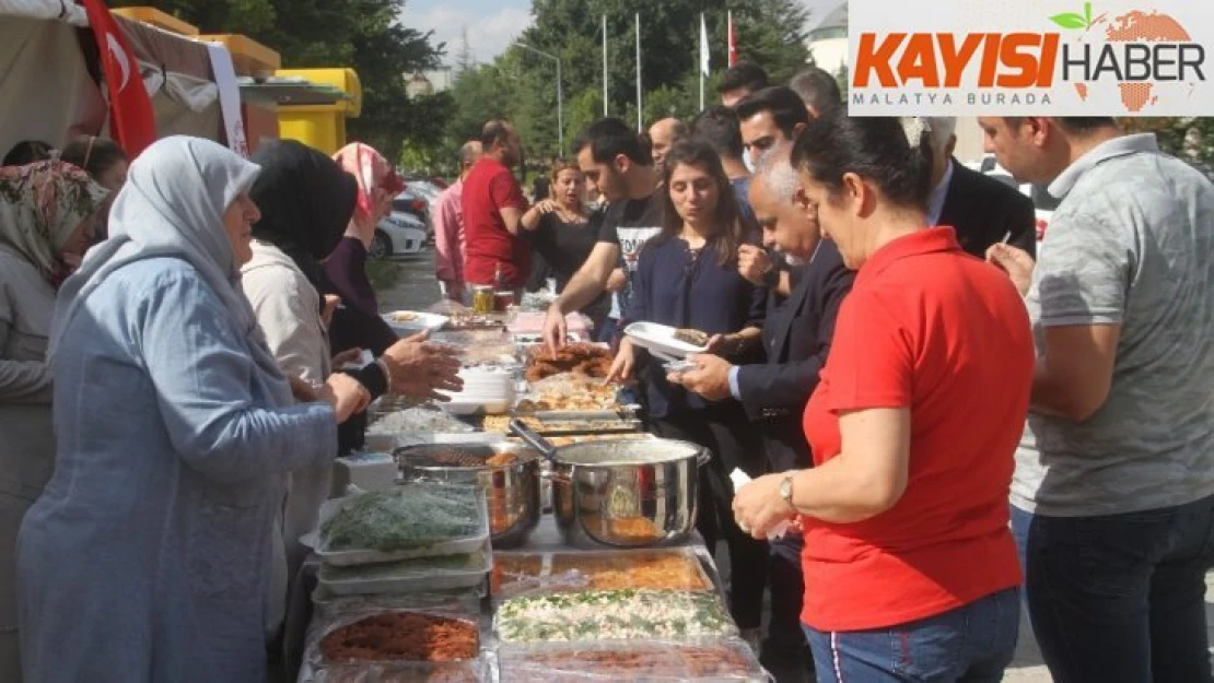 FÜ kadın kollarından öğrenciler için kermes