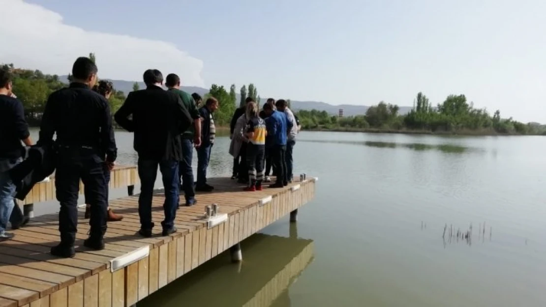 Göle atlamak isterken polis yakaladı