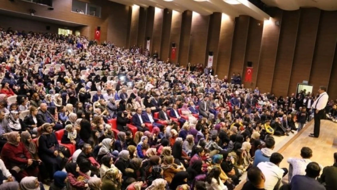 Hayati İnanç'tan konferans