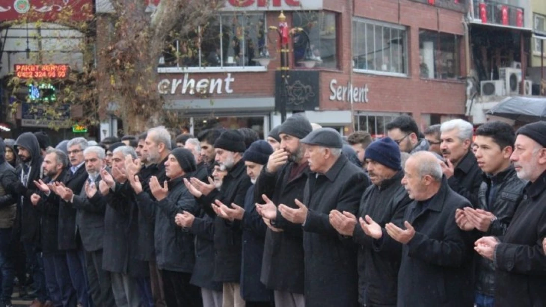 İdlib'de yaşamını yitirenler için Malatya'da gıyabi cenaze namazı kılındı