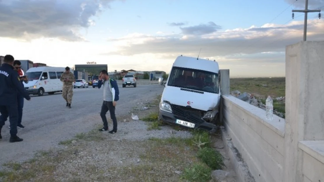 İşçi servisi kaza yaptı, çok sayıda yaralı var