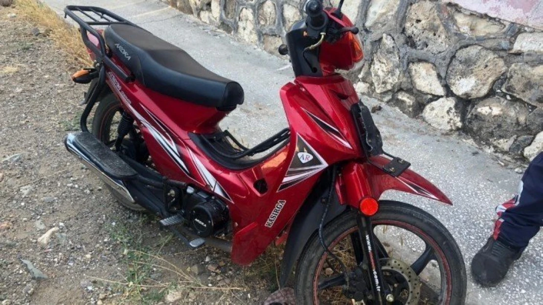 Jandarma çalıntı motosikletle kaçan şüpheliyi yakaladı