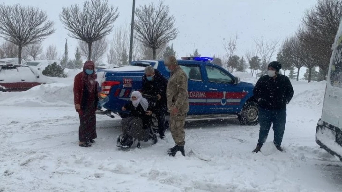 Jandarma karbonmonoksit gazından zehirlen 3 kişiye ulaştı