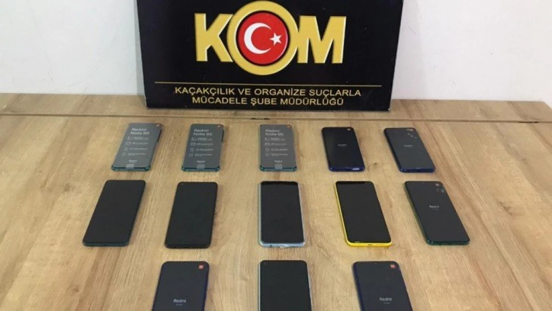 Kaçak cep telefonu ve makaron ele geçirildi