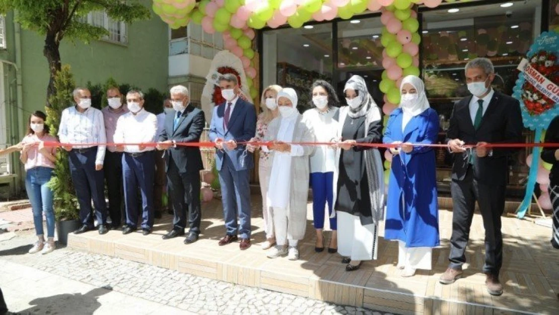 Kadın kooperatifinin eğitim ve üretim merkezi törenle hizmete açıldı