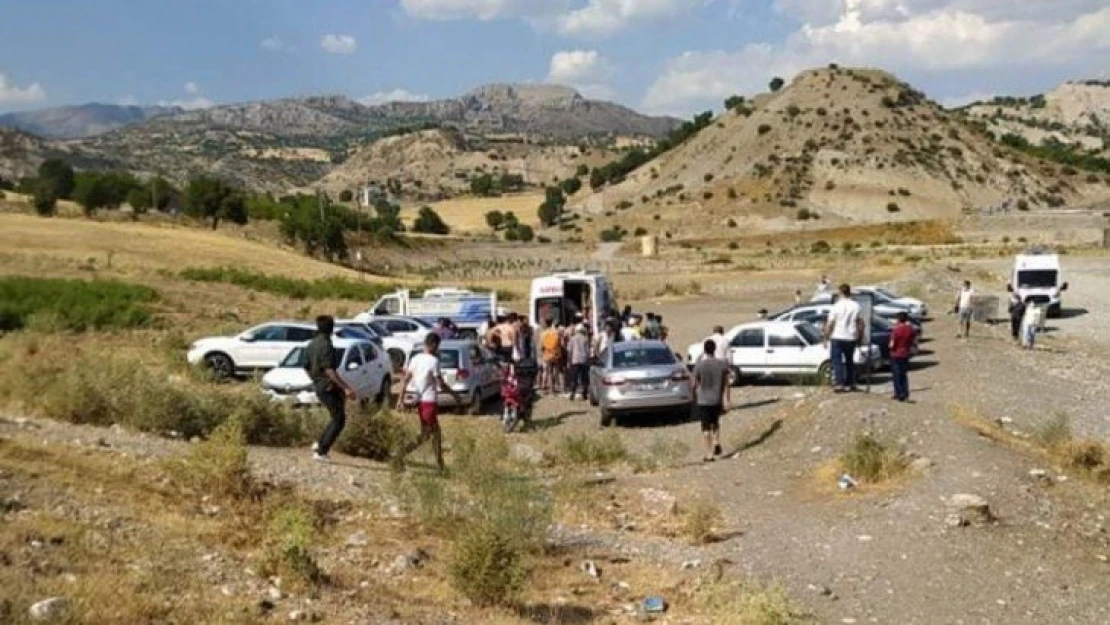 Kahta'da boğulma tehlikesi geçiren genç hastaneye kaldırıldı