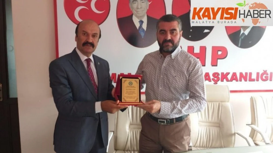 Kamu-Sen'den MHP'ye teşekkür plaketi