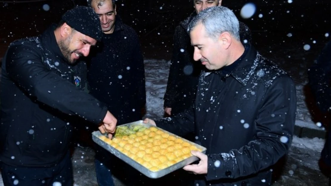 Başkan Çınar'dan baklava ikramı