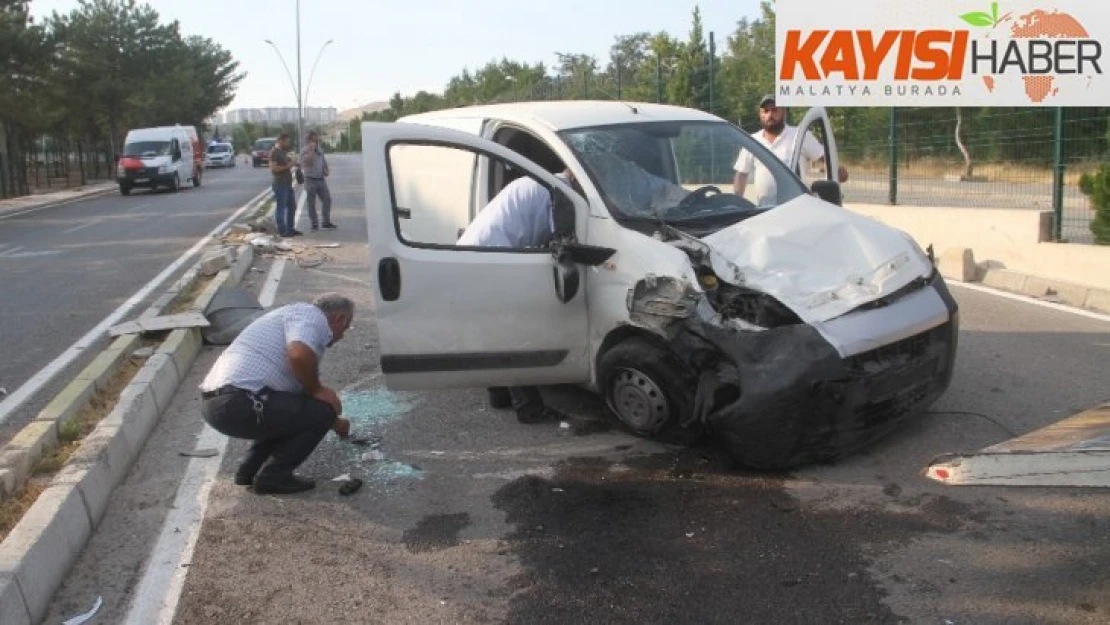 Karşı şeride geçip otomobile çarptı: 3 yaralı