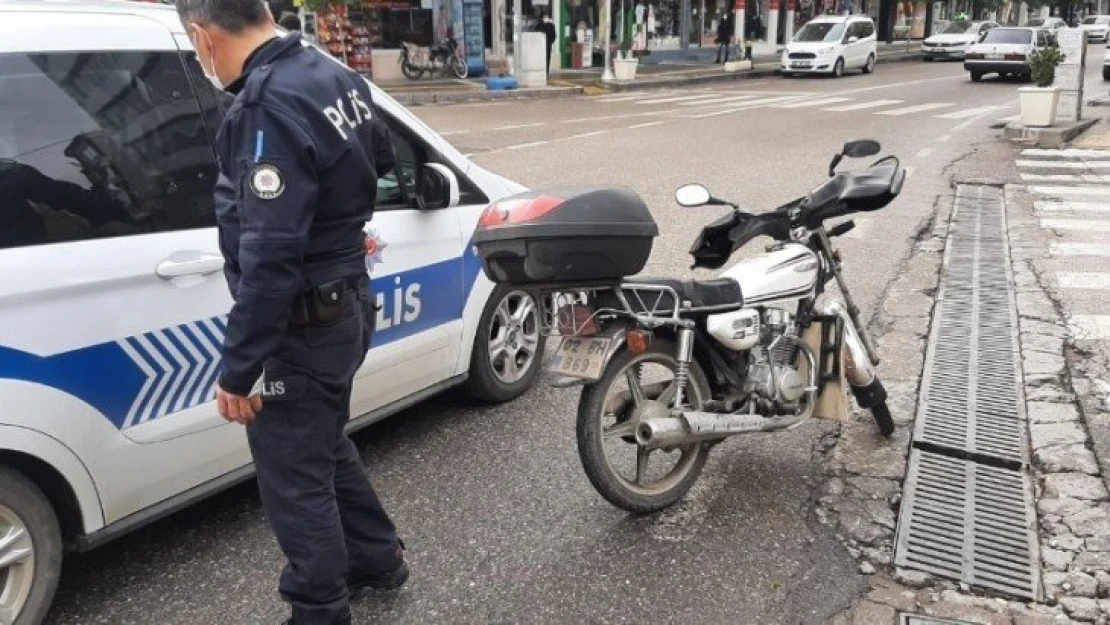 Kayganlaşan yolda motosiklet devrildi: 1 yaralı