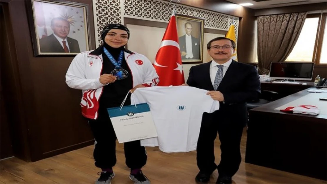 Kick Boks Şampiyonasından dünya 2'nci olarak döndü