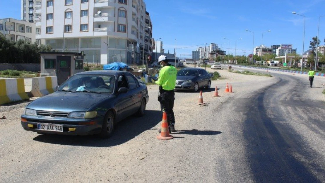 Kısıtlamanın ikinci gününde denetimler sürüyor