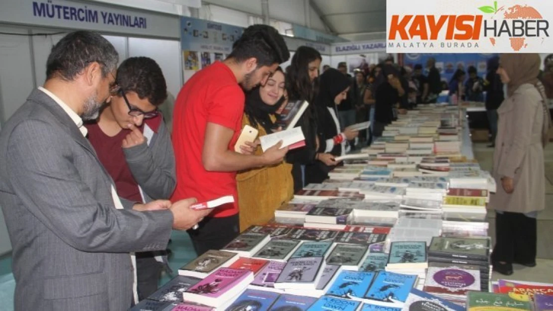 Kitap fuarını 3 günde 30 bin kişi ziyaret etti