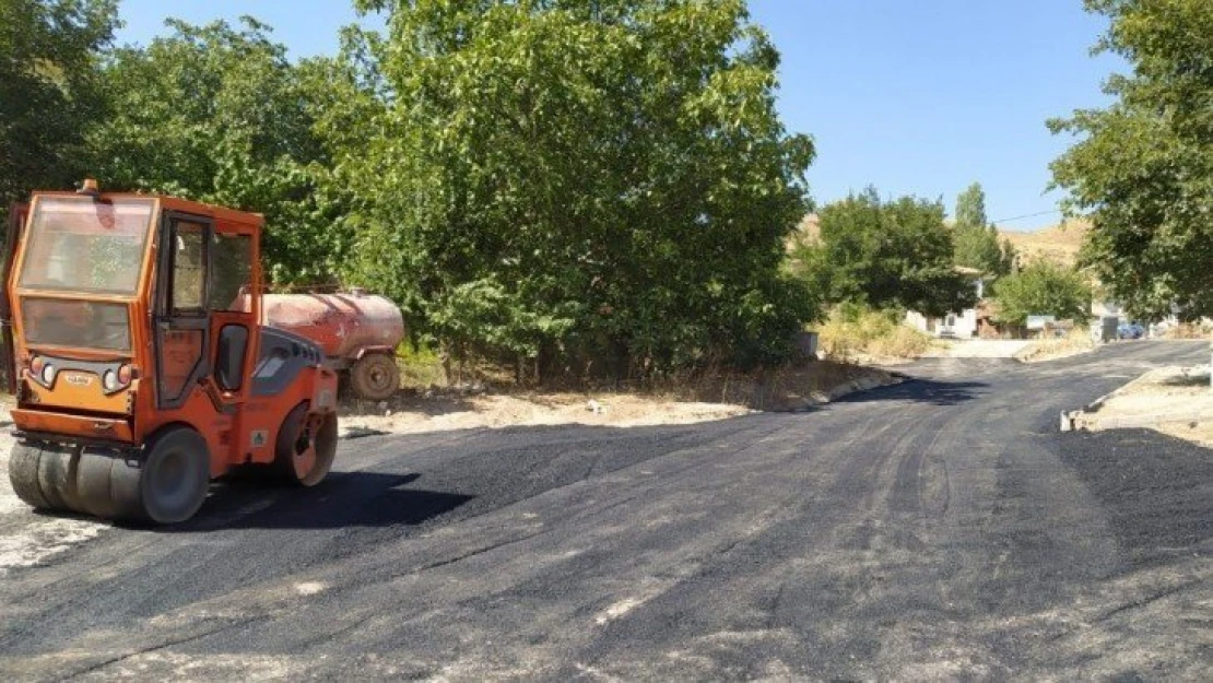 Kuluncak'ta asfalt çalışmaları sürüyor