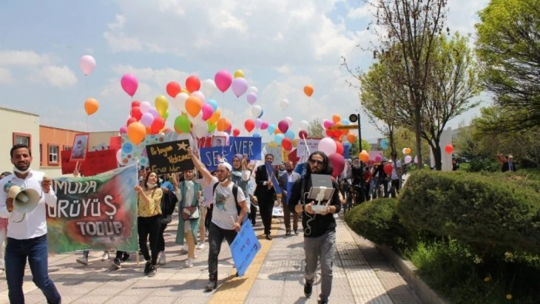 Lösemili çocuklara destek için yürüdüler