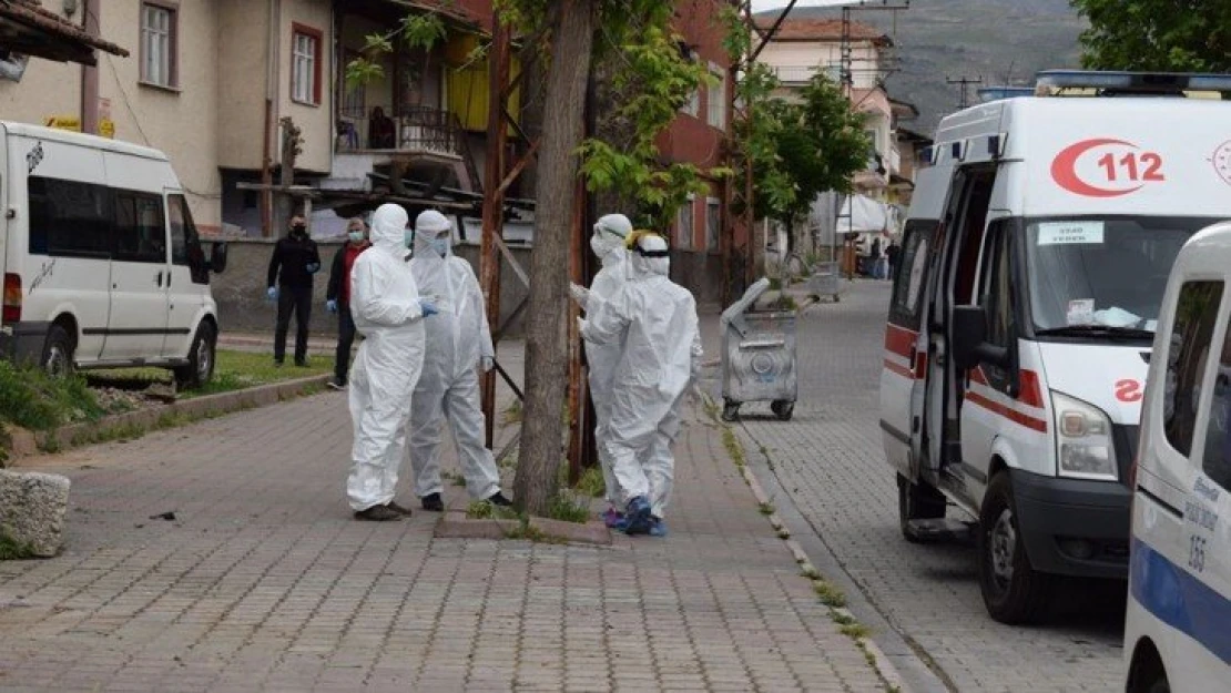 Malatya'da anne oğul 2 saat arayla koronadan öldü