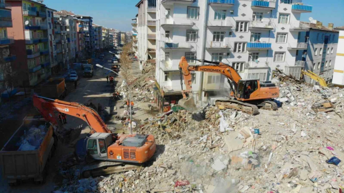 Malatya'da enkaz kaldırma çalışmaları havadan görüntülendi