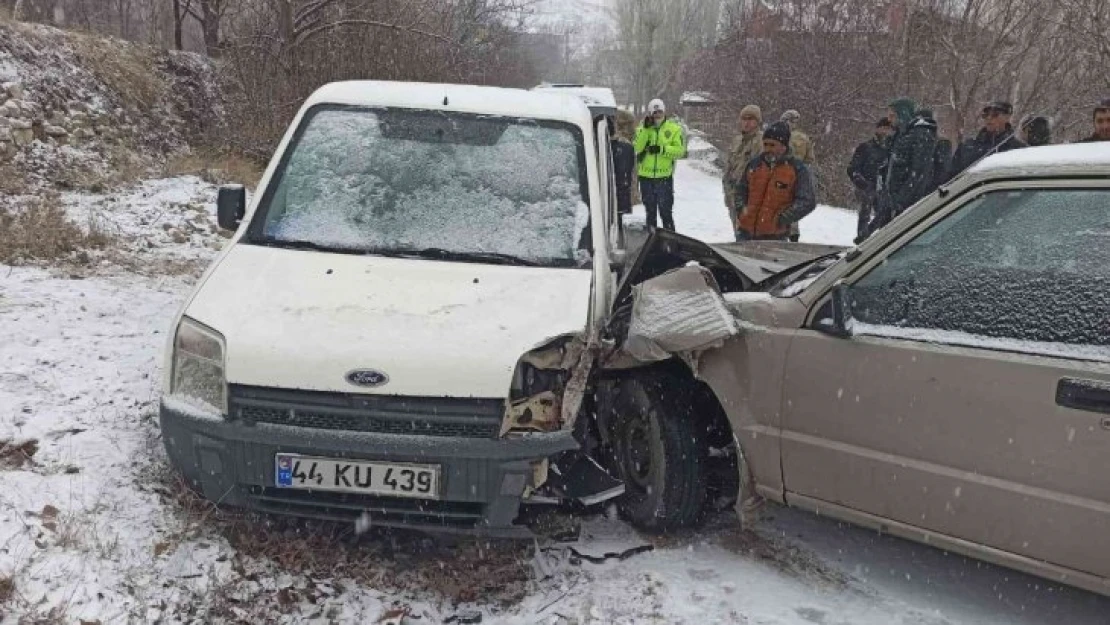 Malatya'da kar beraberinde kazaları getirdi