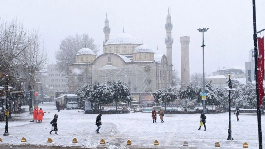 Malatya'da kar yağışı etkili oluyor