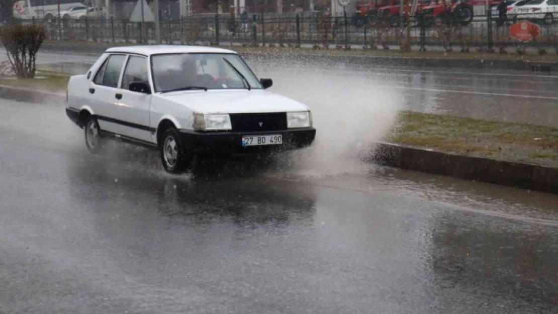 Malatya'da kar, yağmur, çamur!