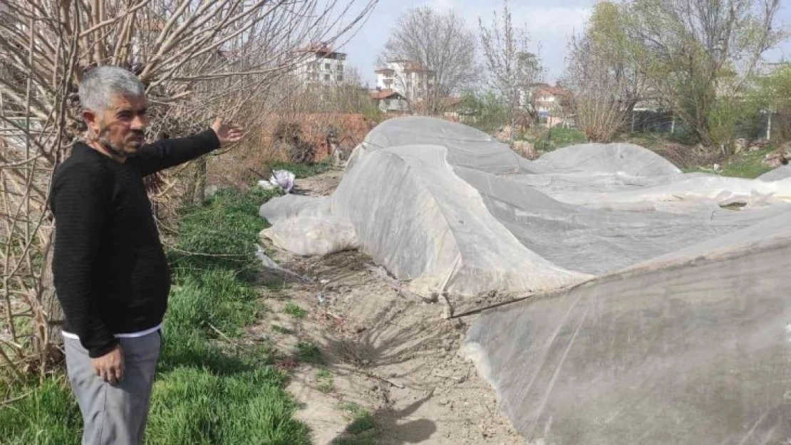 Malatya'da şiddetli rüzgar seralara zarar verdi