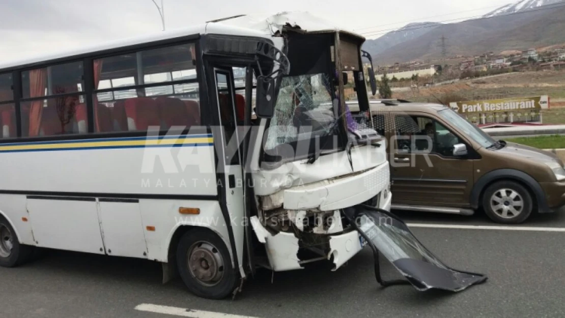 Üniversite personel servisi kaza yaptı: En az 5 yaralı