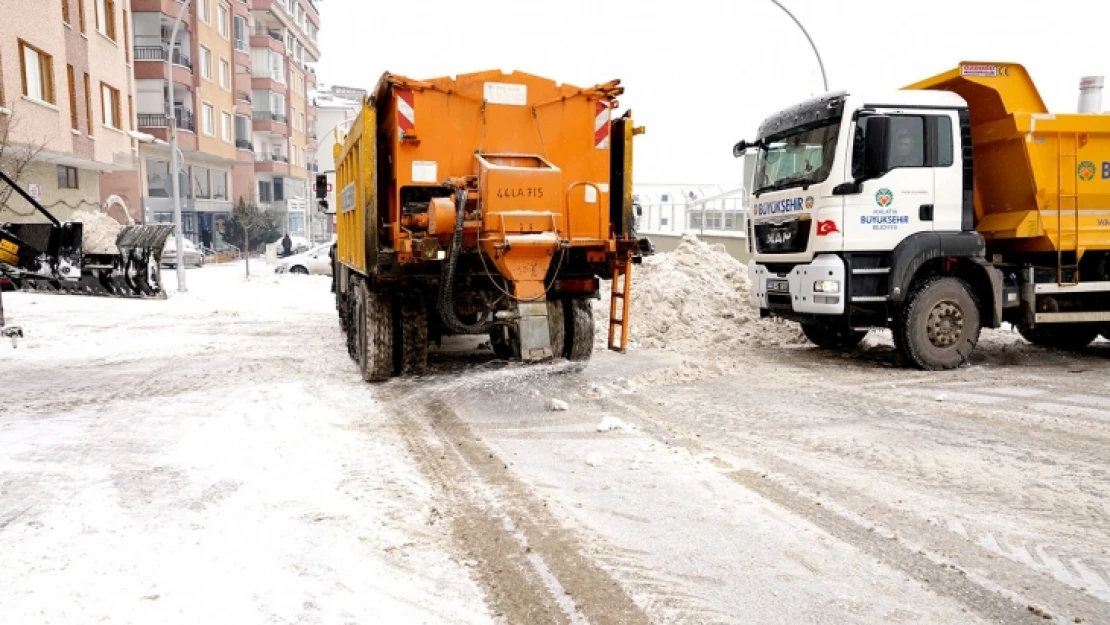 70 kırsal mahallenin yoluna kar engeli