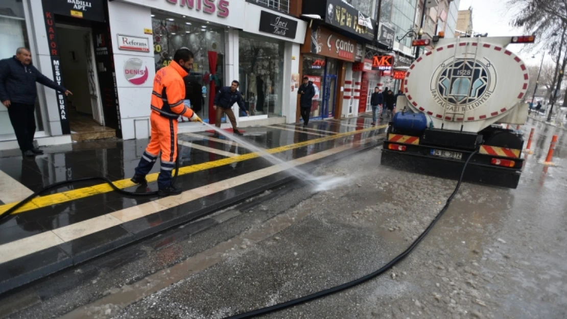 Cadde ve sokaklar yıkanıyor