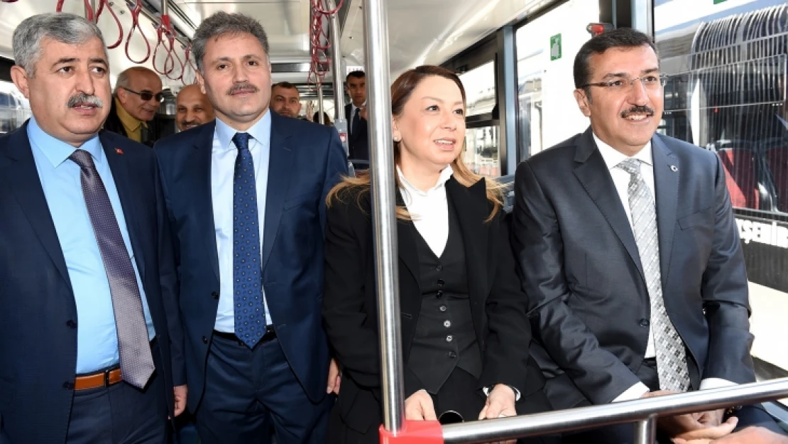 Büyükşehir, yeni alınan trambüsleri tanıttı