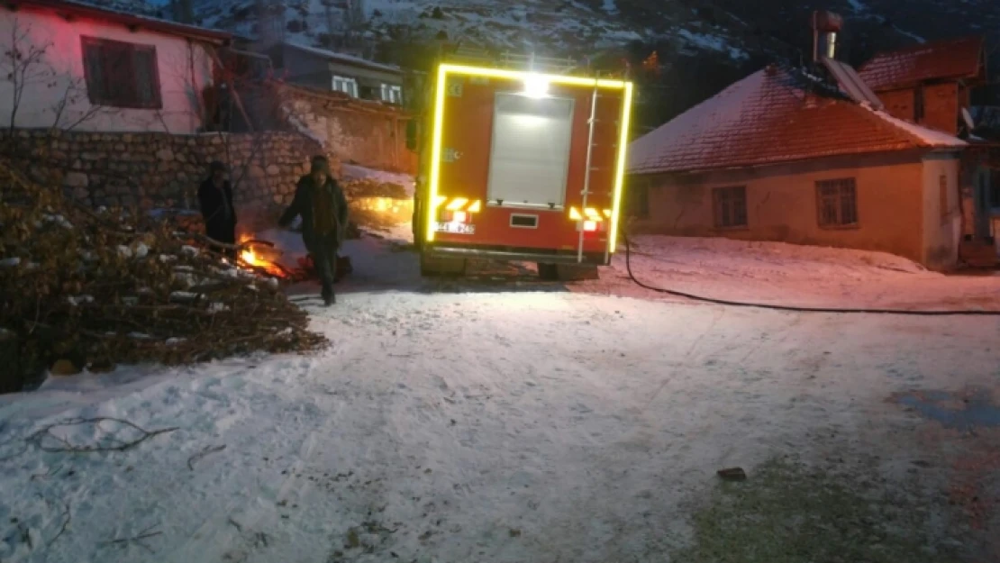 Malatya'da yangın: Yatalak eşini kurtardı kendisi can verdi