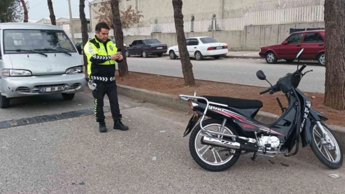 Midibüs ile motosiklet çarpıştı: 1 yaralı