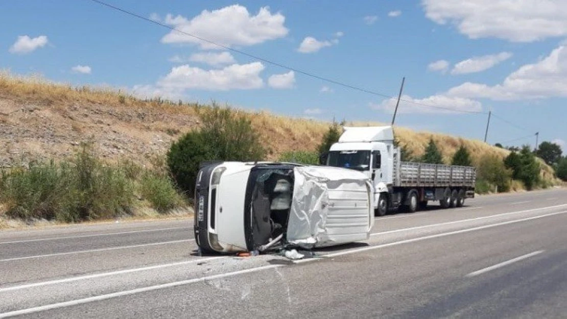 Minibüs takla attı: 1 yaralı