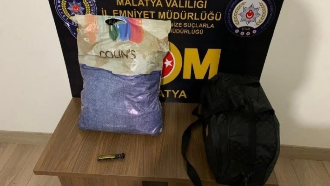 7 kilo 500 gram esrar ele geçirildi