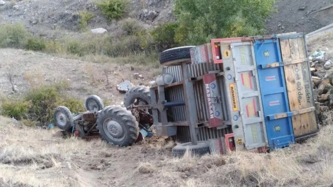 Odun yüklü traktör uçuruma yuvarlandı, sürücü araçtan atlayarak kurtuldu