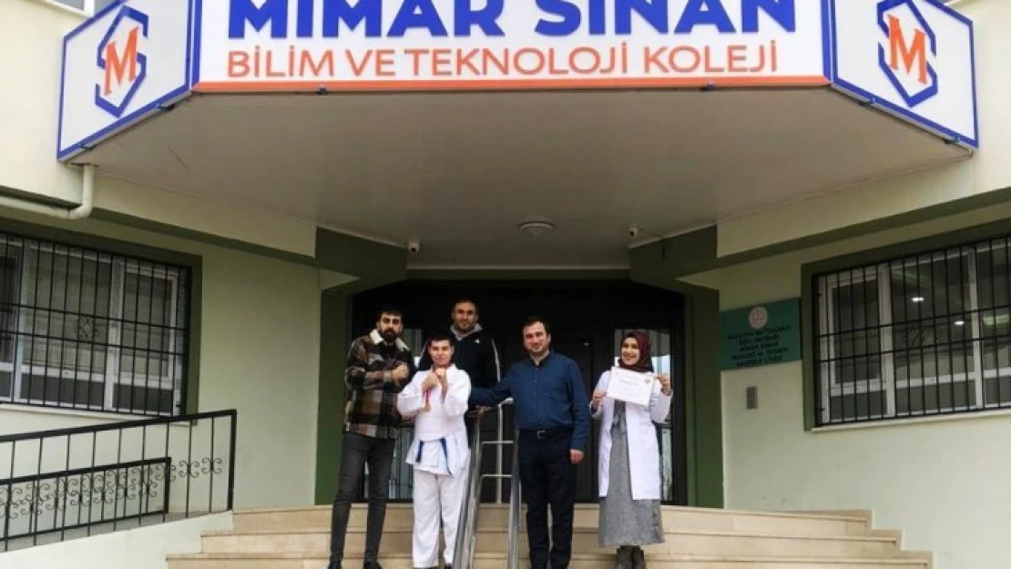 Okullar arası karate müsabakaları sonuçlandı