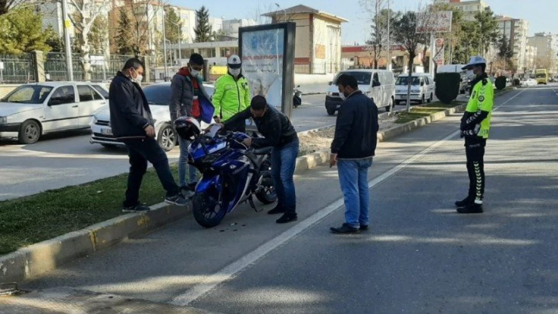 Otomobil ile motosiklet çarpıştı: 1 yaralı