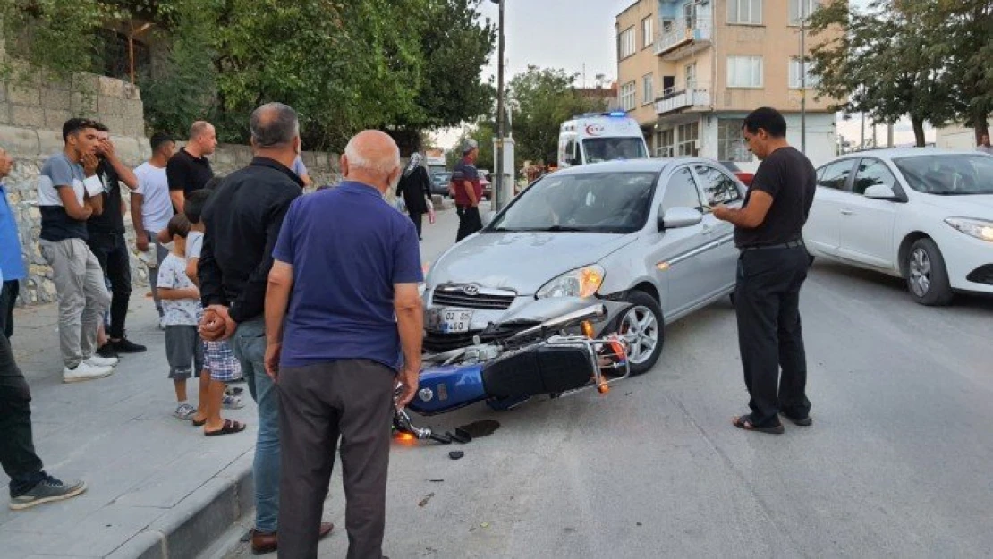 Otomobil ile motosiklet çarpıştı: 1 yaralı