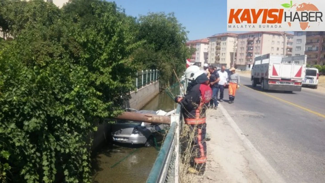 Otomobil sulama kanalına uçtu