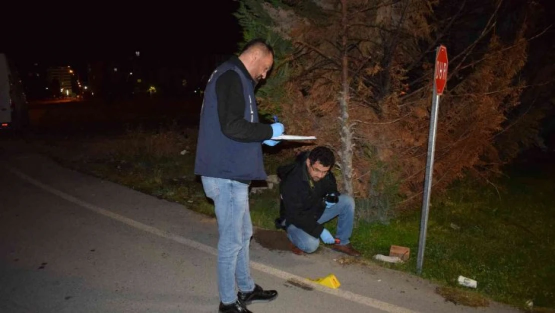 Otoparkta tartıştığı kişiler tarafından ayağında vuruldu