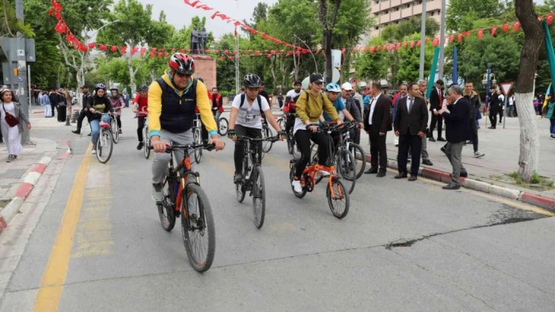 Pedallar Gençlik Haftası için çevrildi