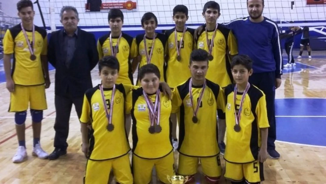 Şehit Erdal Alpkılıç Ortaokulu Voleybolda il birincisi oldu