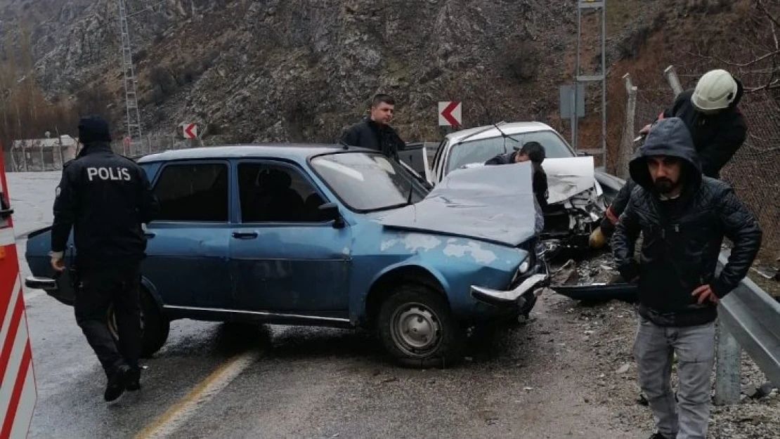 Şerit ihlali kazaya neden oldu:  5 yaralı