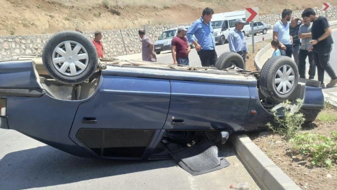 Ters dönen otomobilden burnu kanamadan çıktı